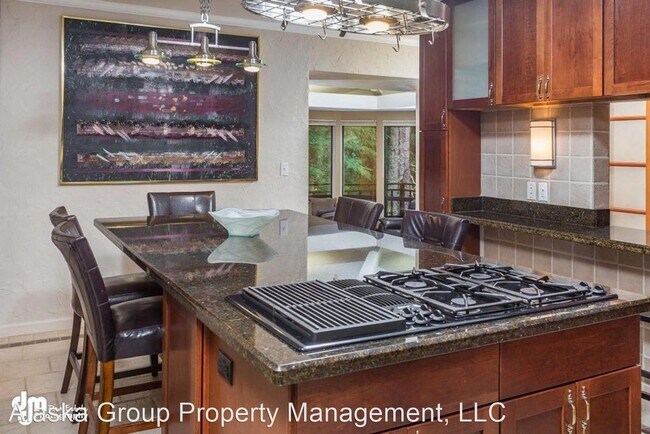 Building Photo - 1008 Timberline Dr