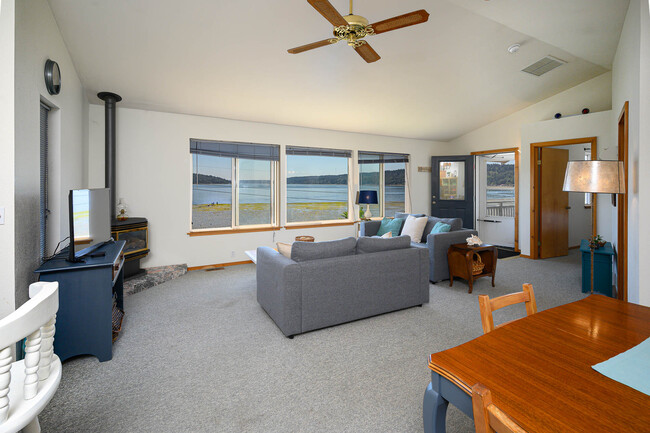 Foto del edificio - 24103 Vashon Hwy SW