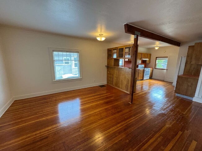 Foto del edificio - 3 Bedroom Home in Sellwood/Moreland.- Grea...