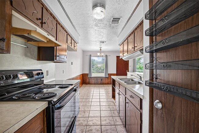 Building Photo - 3602 Cedarcrest Dr