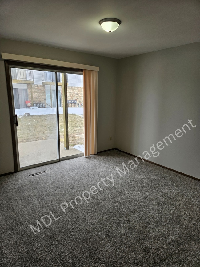 Building Photo - Thomas White Apartments*