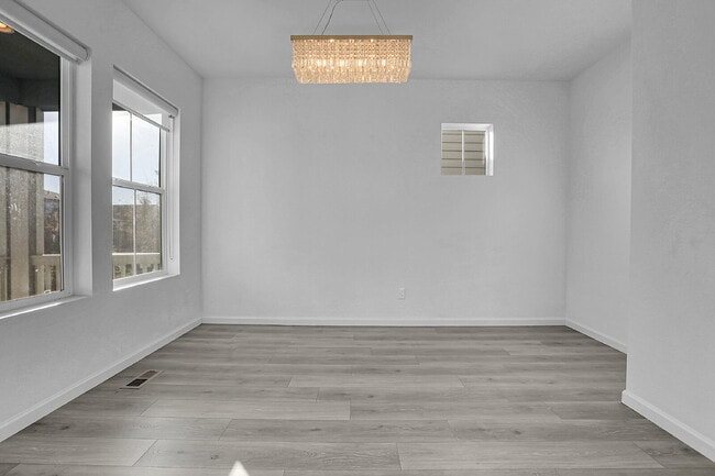 Building Photo - $2,950,  4-bed, 3.5-bath, located in Aurora with beautiful finishes.