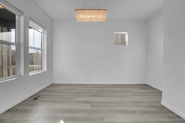 Photo - $2,950,  4-bed, 3.5-bath, located in Aurora with beautiful finishes. Apartment