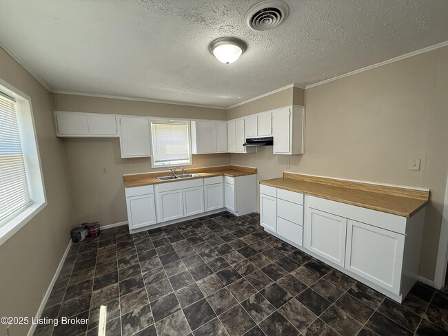 Building Photo - 6709 Rebecca Ln