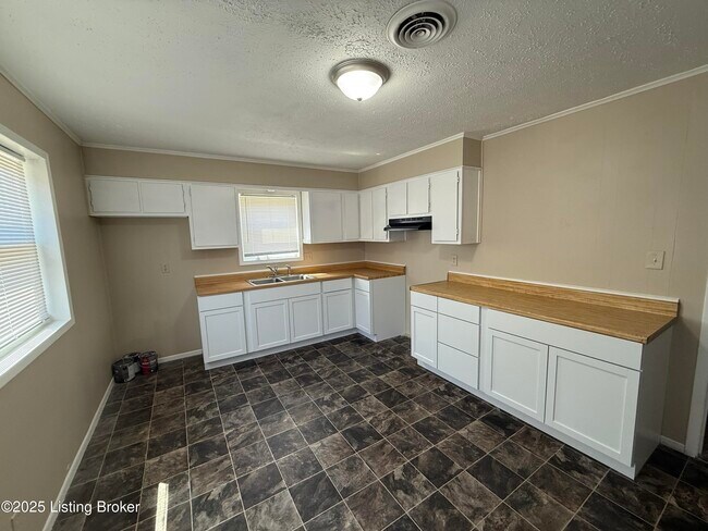 Foto del edificio - 6709 Rebecca Ln