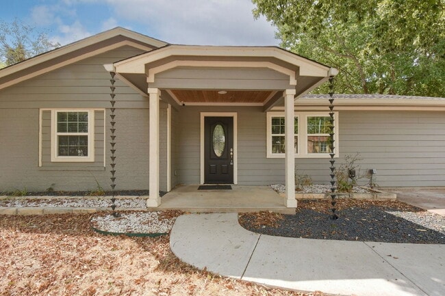 Building Photo - 5001 Canella Dr