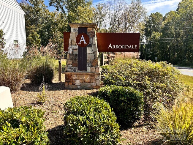 Foto del edificio - 5125 Saddleback Dr