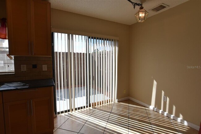 Foto del edificio - 3374 Cedar Springs Pl