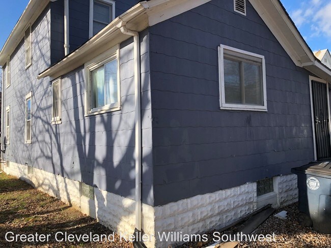 Building Photo - 3 br, 1 bath House - 387 Cleveland Street