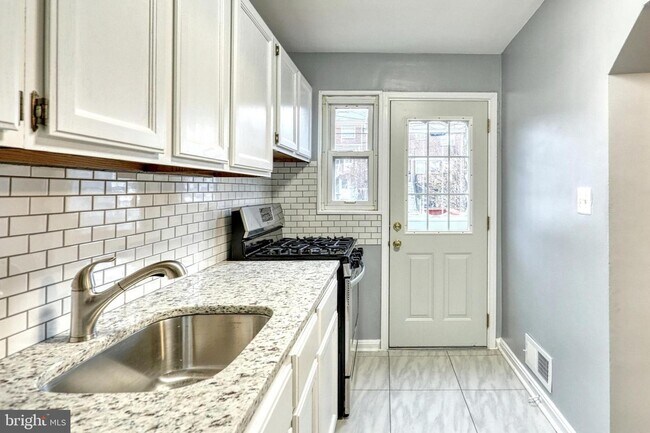 Foto del edificio - 1608 Inverness Ave