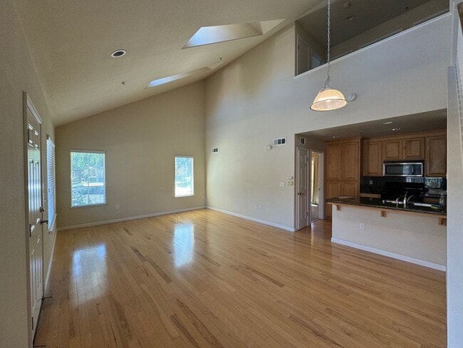 Building Photo - Newly available Stunning 2 Bedroom home fo...
