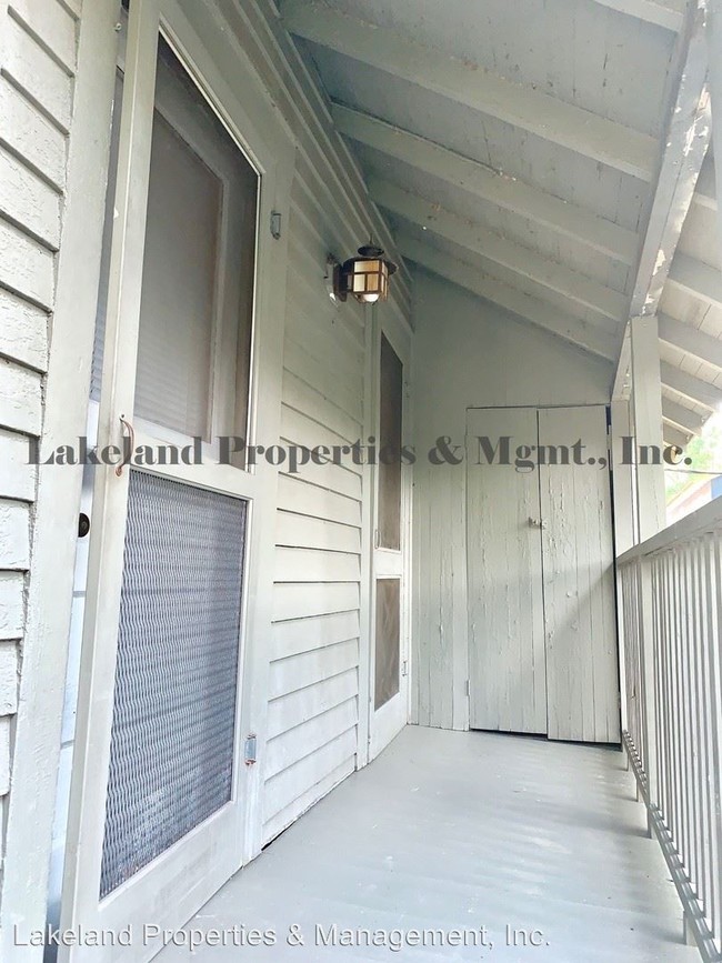 Building Photo - 716 Success Ave