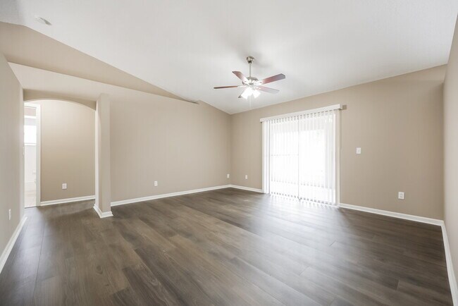 Building Photo - 525 Oak Branch Cir