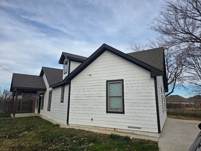 Building Photo - 1650 Ruthdale Dr