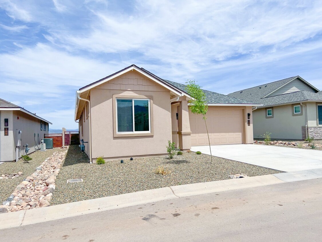 Primary Photo - NEWER HOME BUILD IN THE VINEYARDS AT COTTO...