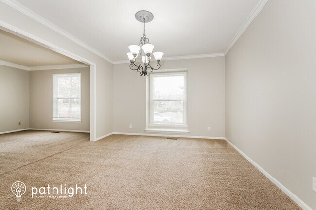 Building Photo - 11911 Cherokee Ln, Leawood, KS, 66209