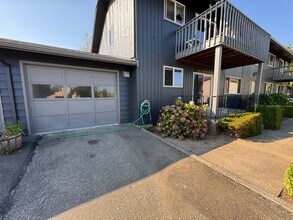 Building Photo - 2166 Eastview Pl