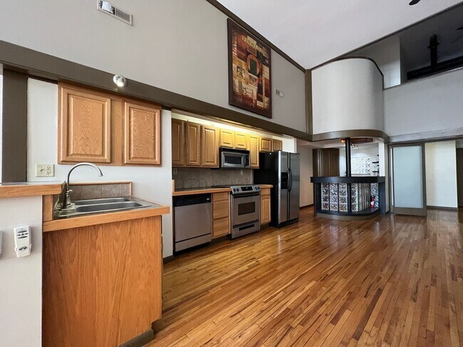 Foto del edificio - Executive DOWNTOWN Loft -- 1 bed, 1.5 bath, 1700 sqft!