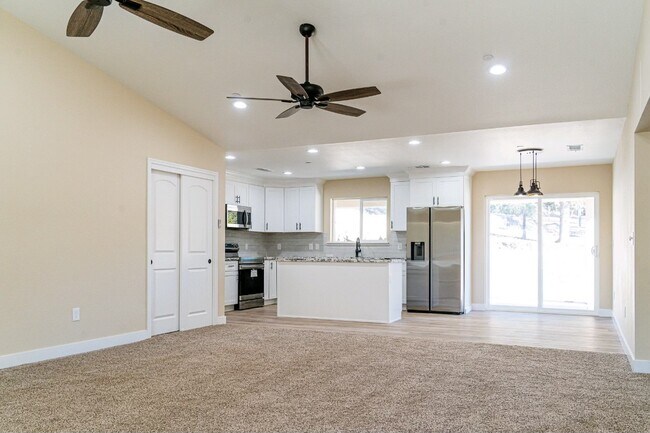 Building Photo - 40019 Woodsong Wy