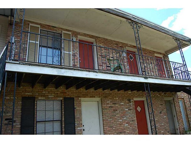 Foto del edificio - 5230 Rue Royale Dr