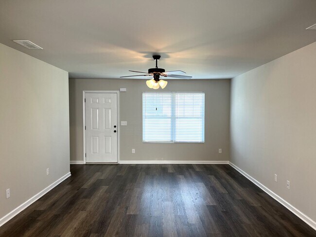 Building Photo - Sub South!! Close to Macon and RAFB