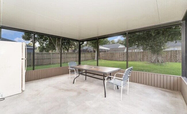 Foto del edificio - 8150 Oakhurst Blvd