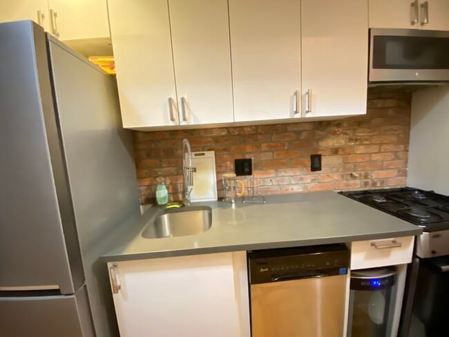 Foto del edificio - 62 W 106th St