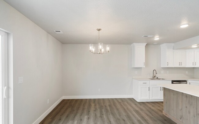 Building Photo - 937 N 215 W