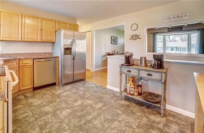 Building Photo - 99 Putney Dr