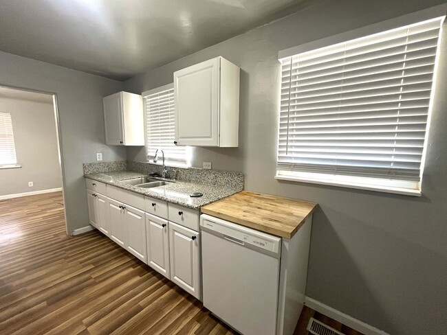 Foto del edificio - Stylish 2-Bedroom Home with Modern Upgrades!