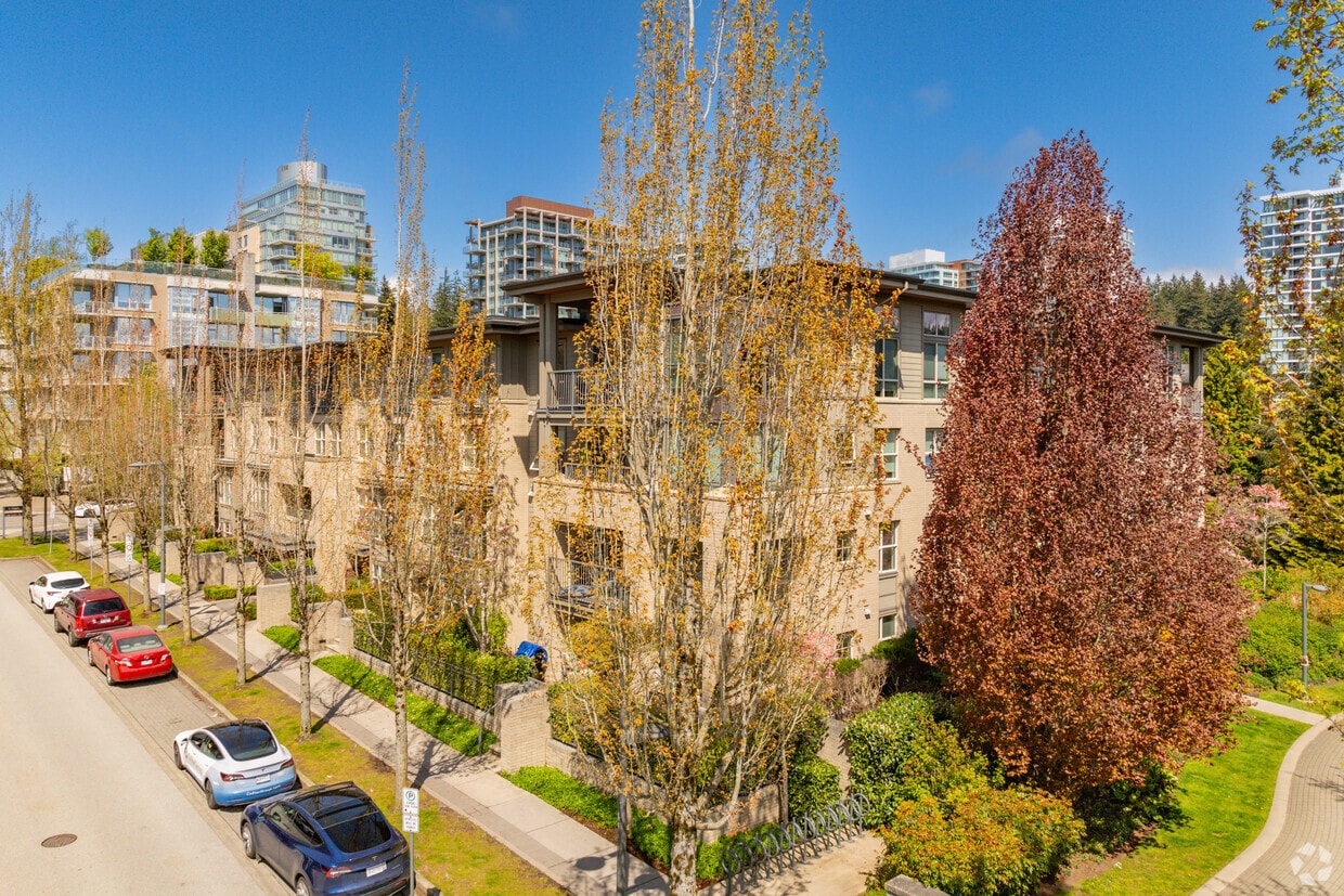 Building Photo - Larkspur House