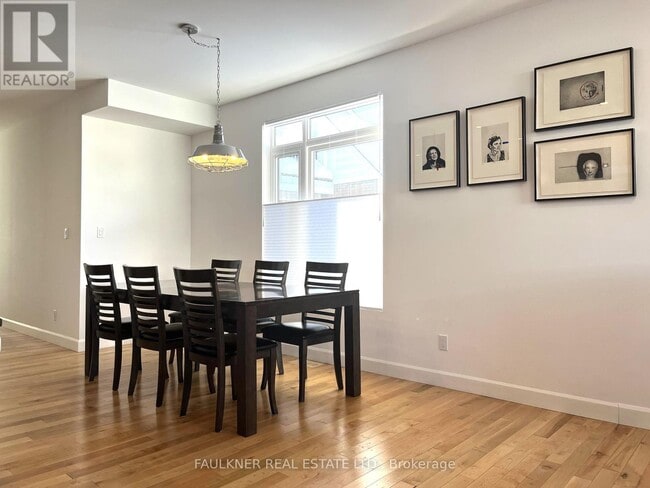 Photo du bâtiment - 141 Columbus Ave