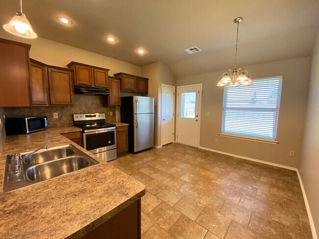 Foto del edificio - Cute 3 Bedroom Home In Piedmont Schools