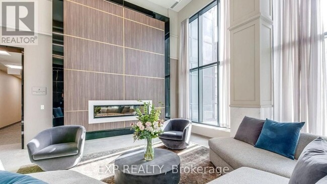 Building Photo - 4085-4085 Parkside Village Dr
