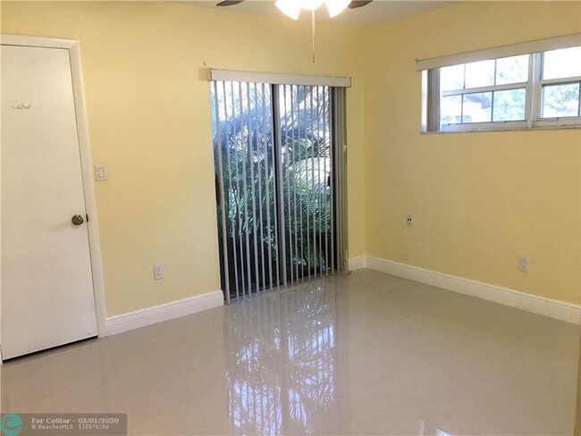 Building Photo - 9501 W Fern Ln
