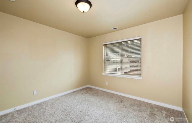 Building Photo - Charming 3BR House in Silverdale