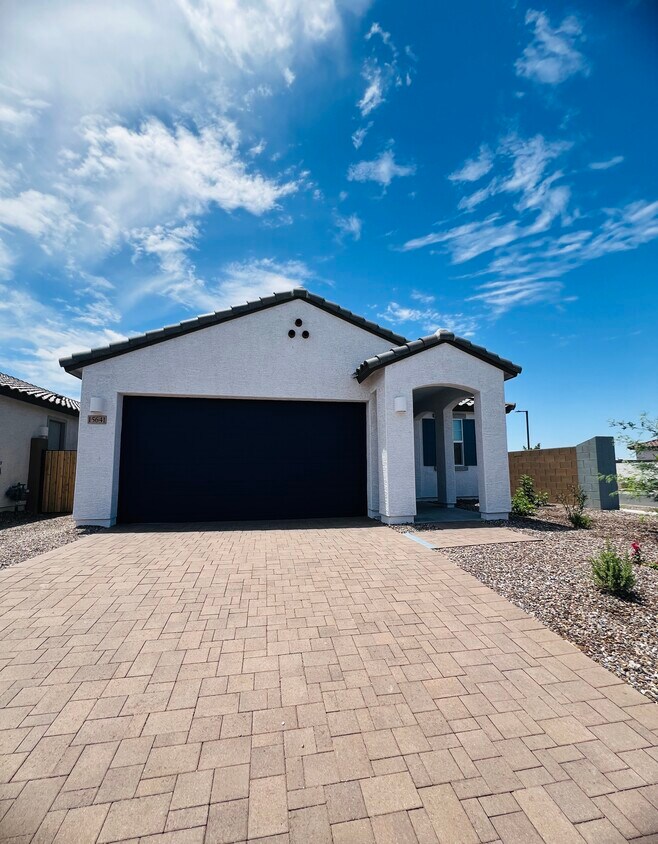 Foto principal - 15641 W Kendall St