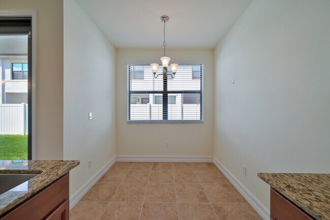 Building Photo - 3 bed/2.5 Unfurnished Townhome in Villa Me...