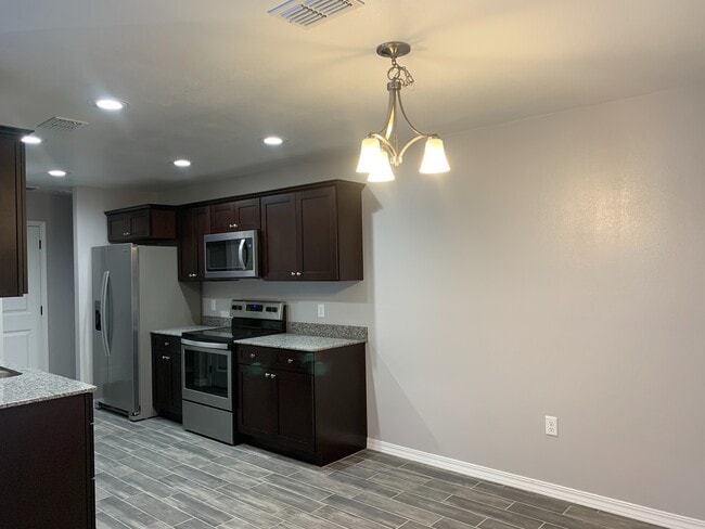 Building Photo - rf2620