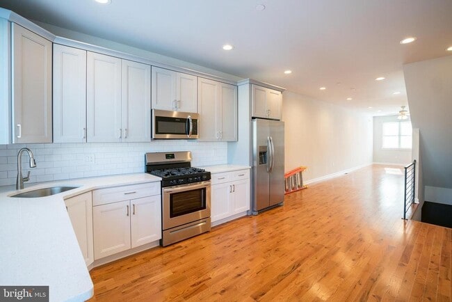Building Photo - 3821 Mt Vernon St
