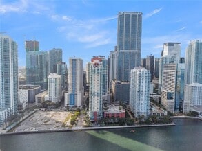Building Photo - 1155 Brickell Bay Dr