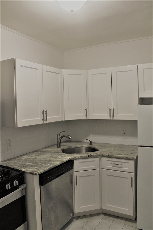 Foto del edificio - 56 Glenwood Ave