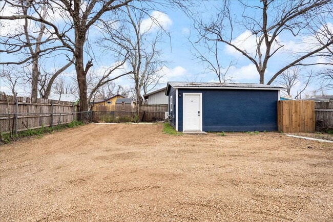 Building Photo - 1118 Ebert Ave