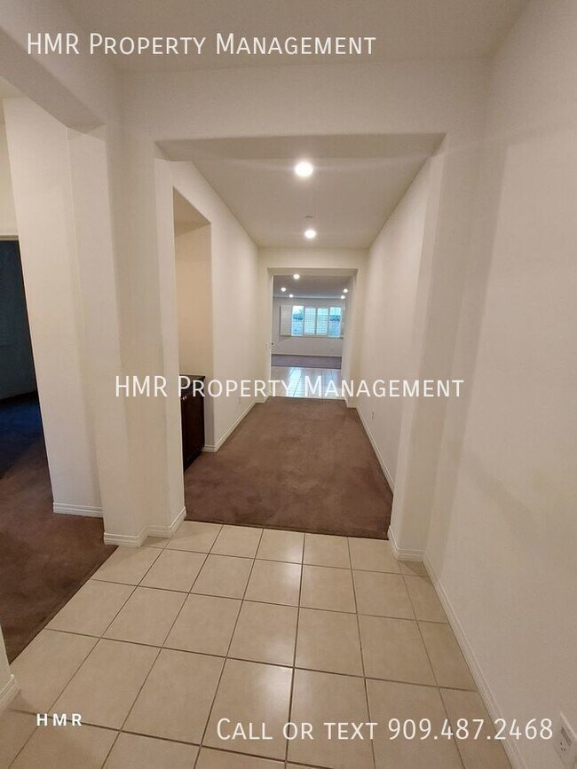 Building Photo - Beautiful 3 bedroom 2 bath single story home