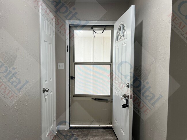 Foto del edificio - Spacious 3 Bedroom