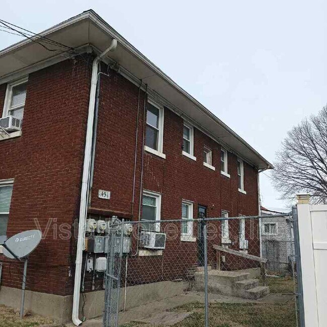 Foto del edificio - 451 Louis Coleman Jr Drive