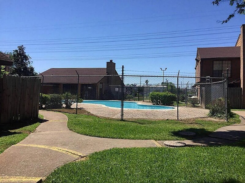 Building Photo - 9090 S Braeswood Blvd