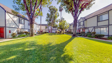 Townhome Interior Grounds - Henry Square