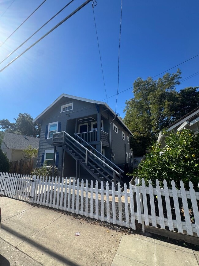 Building Photo - 3 bedroom | 1 bathroom | Oak Park Duplex