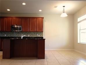 Foto del edificio - 7984 Brofield Ave